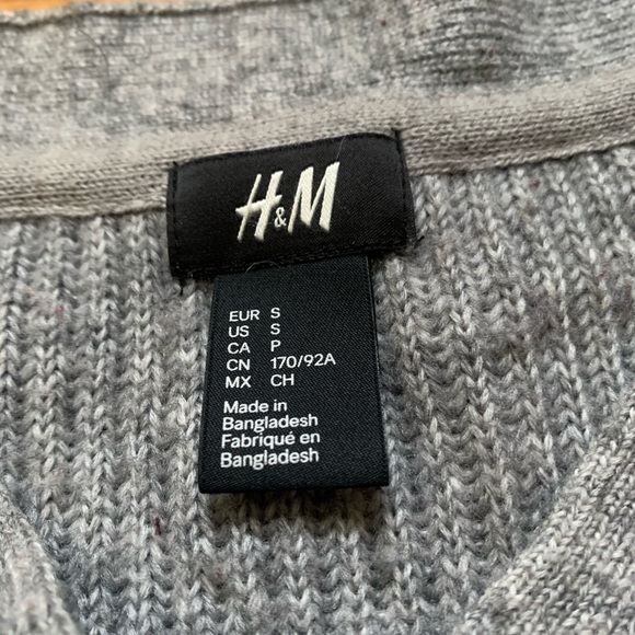 H&M V-Neck Boyfriend Sweater - Picture 2 of 2